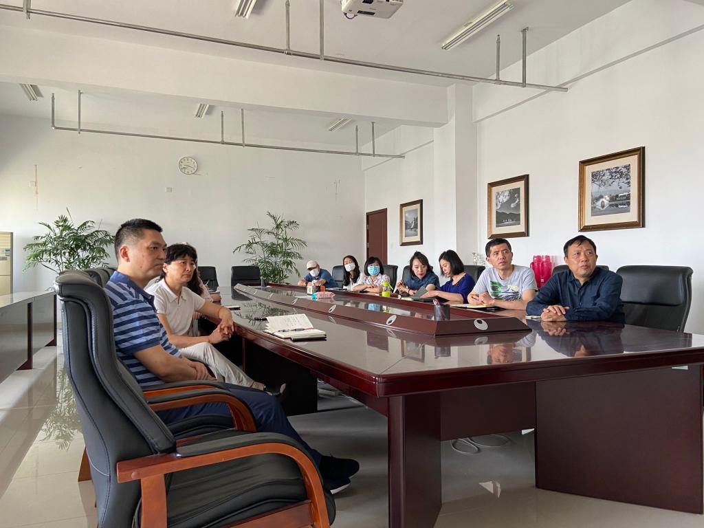 久久小说
党员干部正在收看开幕式盛况